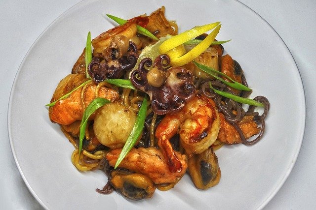 향신 볶음을 줄여 마살라 누들 깊이가 얕아진 이유